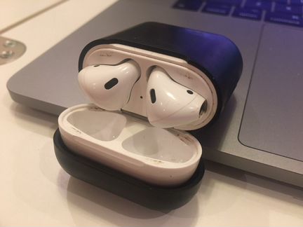 Продам оригинальные airpods 1
