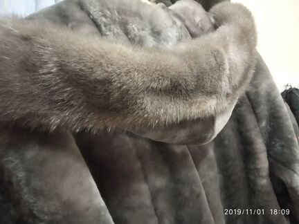 Шуба мутон, на капюшоне норка