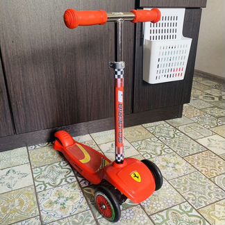 Самокат Ferrari детский