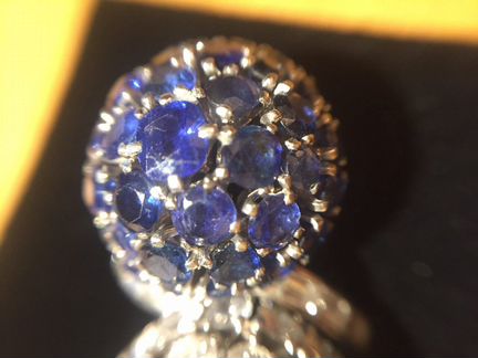 Кольцо с бриллиантами и сапфирами