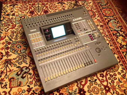 Цифровой микшерный пульт Yamaha 02R япония