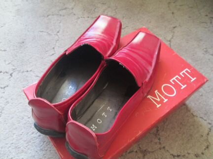Продаю женские туфли mott