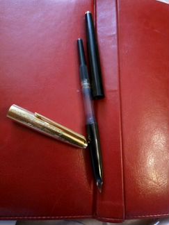 Перьевая ручка с золотым пером известного человека