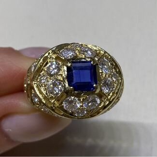 Золотое кольцо с сапфиром и бриллиантами 1,92 кт