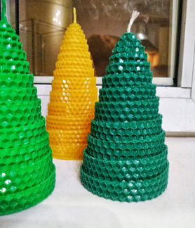 Свеча ёлочка из пчелиного воска (вощина)