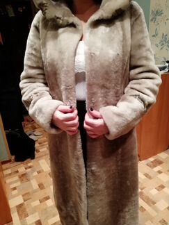 Шуба мутон серая с капюшоном, практически новая