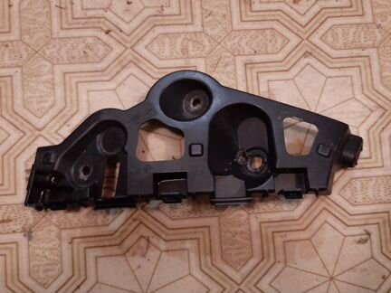 Кронштейн заднего бампера правый Рено Сандеро 2