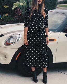 Платье в крупный горох миди