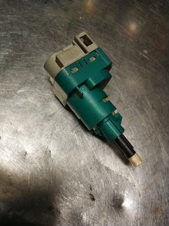 Концевик лягушка тормоза VW Туарег Каен Audi Q7