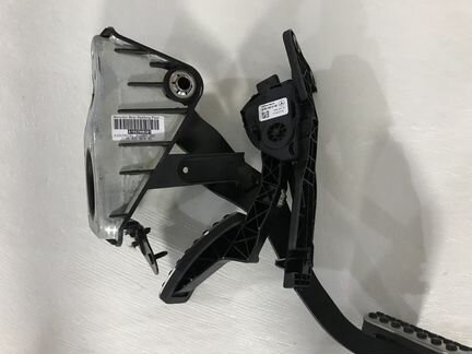 Педаль газа на Mercedes-Benz GLE W166 2018г