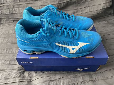 Mizuno wave z4