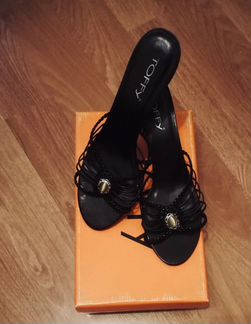 Новые кожаные босоножки