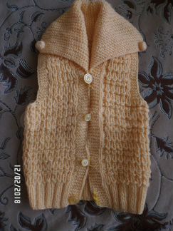 Вязаный жилет
