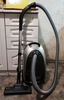 Пылесос Vitek 1800w