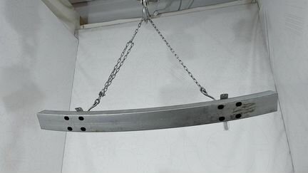 Усилитель бампера передний Chrysler 300C, 2005