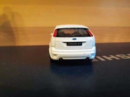 Игрушечный автомобиль