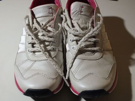 Кроссовки фирма Clarks Wave