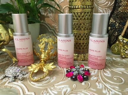 Clarins White Plus сыворотка Кларанс осветляющая