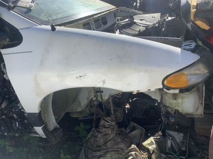 Крыло Chrysler Voyager 97-00г Б/У Оригинал