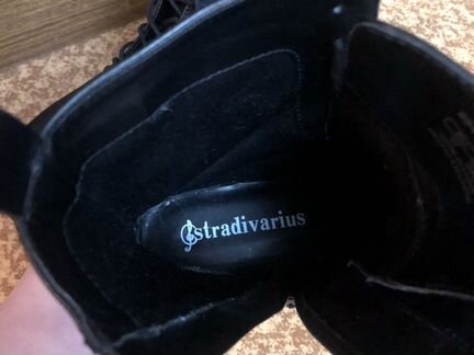 Черные ботинки,на подошве «Stradivarius”