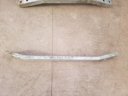 Усилитель бампера передний Nissan Note E11