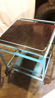 Металлическая тележка для приборов на колёсах СССР