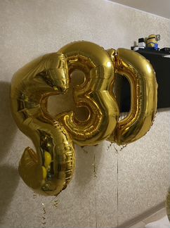 Шарики остались со дня рождения. Цифры 3,5,0 и 2 ф