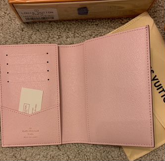 Обложки на паспорт Louis Vuitton Париж и другие