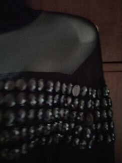 Кофта, украшенная крупными стразами