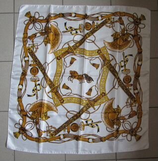 Платок на голову большой белый с шлемом и уздечкой