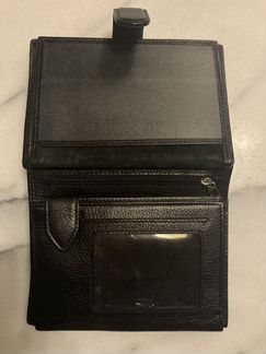 Черное кожаное портмоне