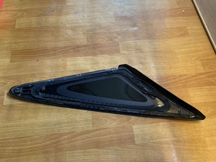 Задняя форточка Jaguar XJ