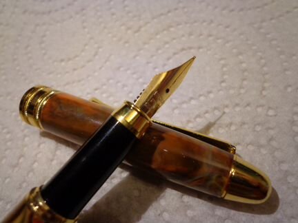 Набор ручек - шариковая и перьевая