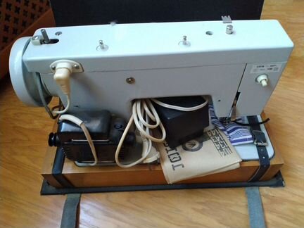 Швейная машина Чайка 143