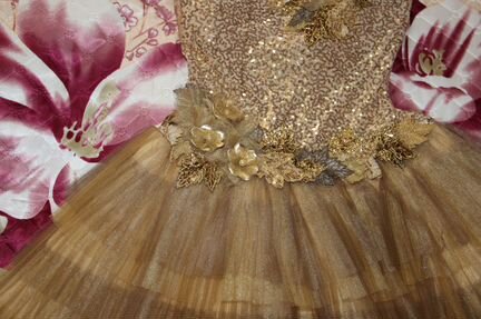 Золотое платье и шаль, клатч (в подарок)