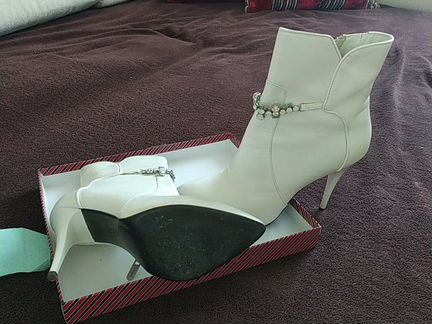 Ботильоны белые P. Cont