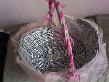 Корзина с лентами