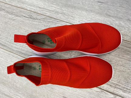 Кроссовки женские