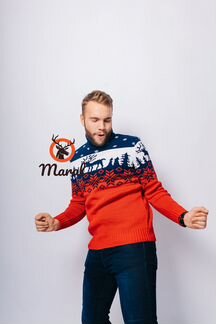 Свитер с оленями