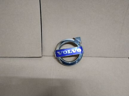 Вольво XC60 2009-2013 эмблема решетки радиатора