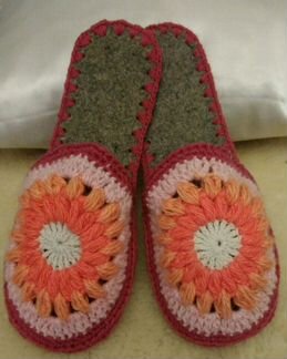 Домашние тапочки вязанные крючком