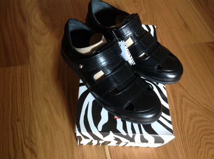 Новые Полуботинки школьные размер 37 Зебра