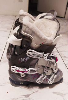 Горнолыжные ботинки женские