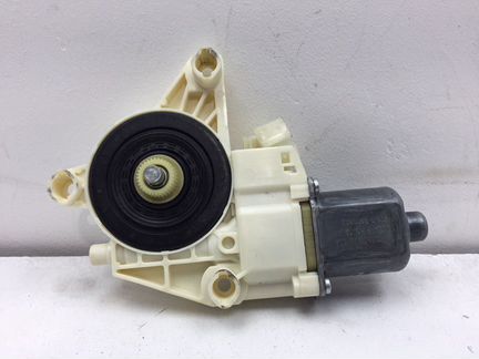 Мотор стеклоподъемника задний правый Mercedes E350