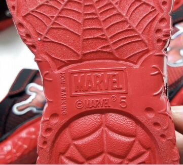 Новые кроссовки Spiderman. Бренд: Marvel