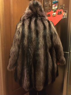 Шуба из меха енота с капюшоном