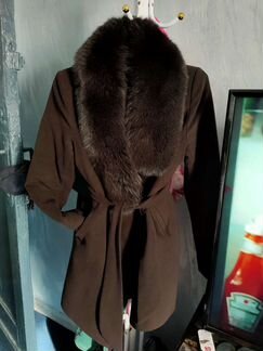 Пальто с меховым воротником