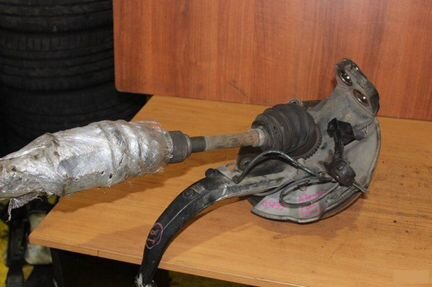 Поворотный кулак передний левый Mazda Atenza GGS3