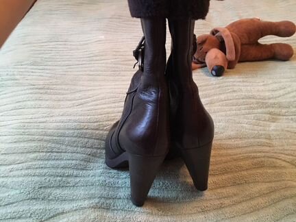 Сапоги fendi оригинал р36 (на 35-36)