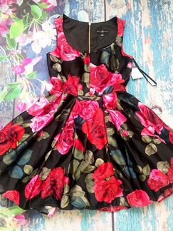 Крутое пышное платье в розы Betsy Adam S